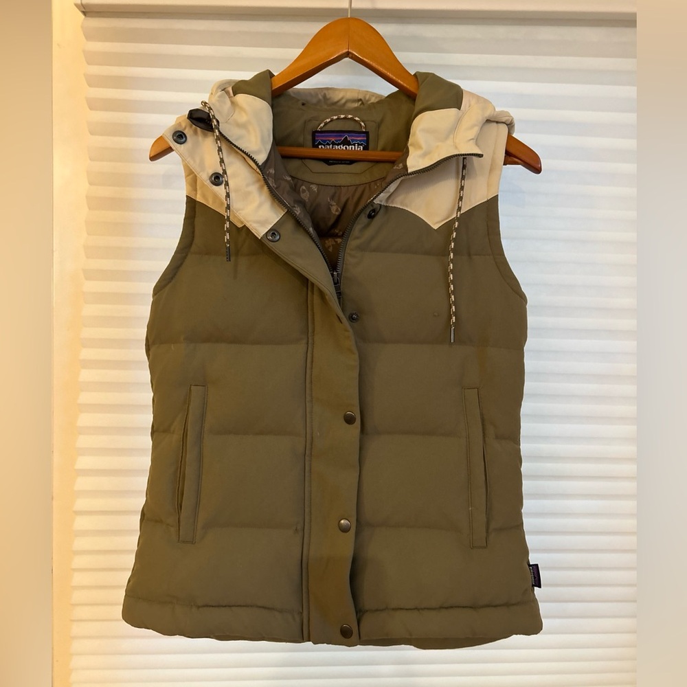 Patagonia Forest Green Jacket with Patterned Lining Extra Small XS